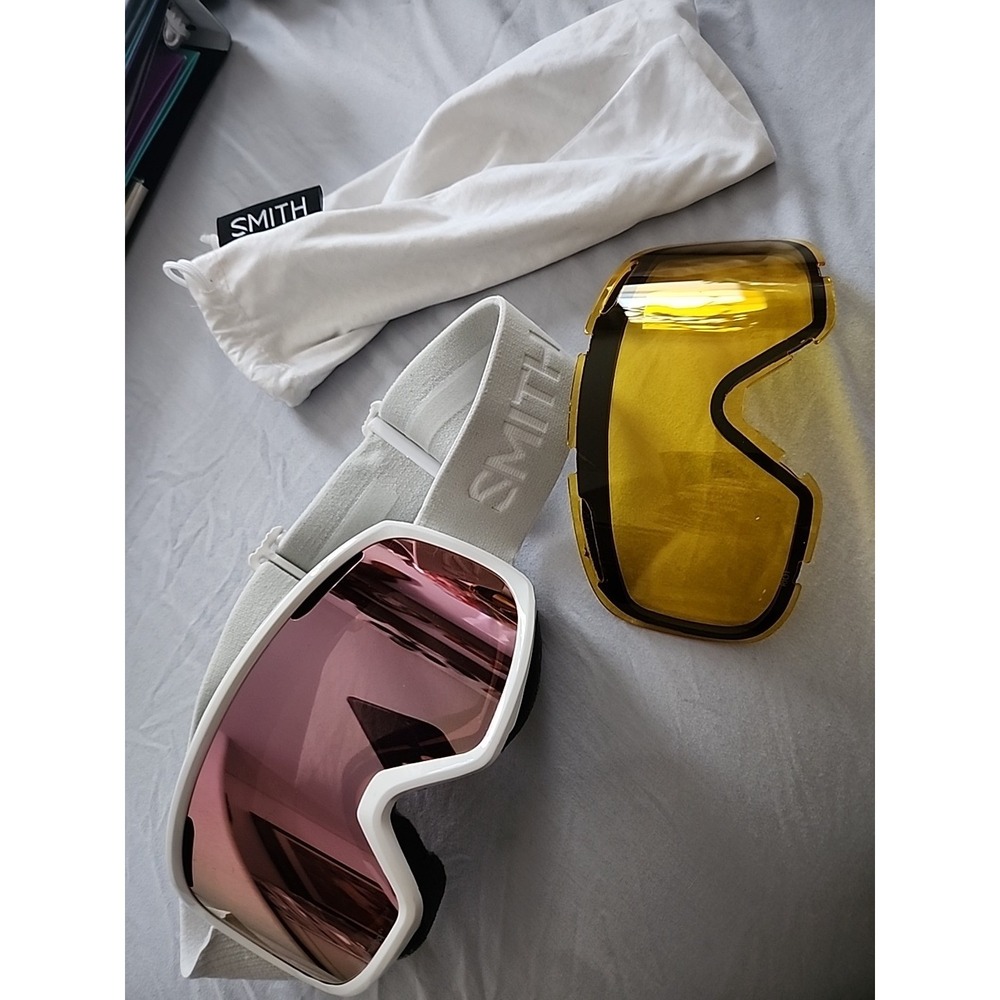 Smith Riot ChromaPop Pink Mirror + Yellow Lense Snow Goggles - White With Bag